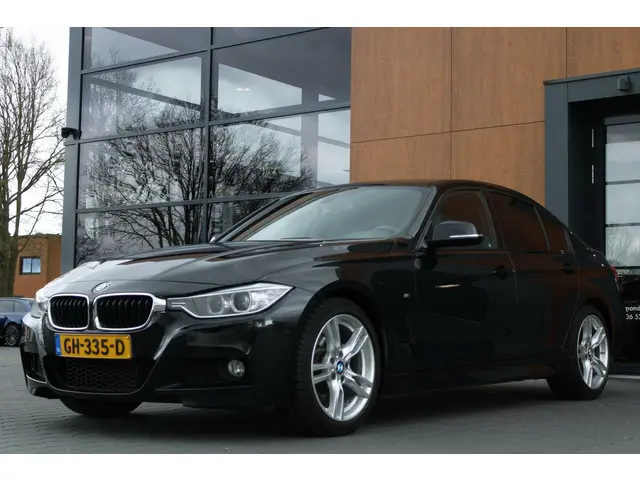BMW 3 Serie 316i M-Sport | Xenon | Navi prof. 2015 Benzine 8