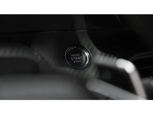 Peugeot 2008 PureTech 130 EAT8 GT 2024 Benzine 47