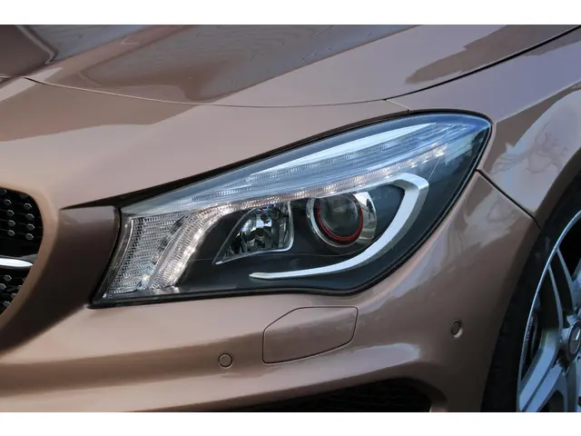 Mercedes-Benz CLA 200 AMG 2014 Benzine 21