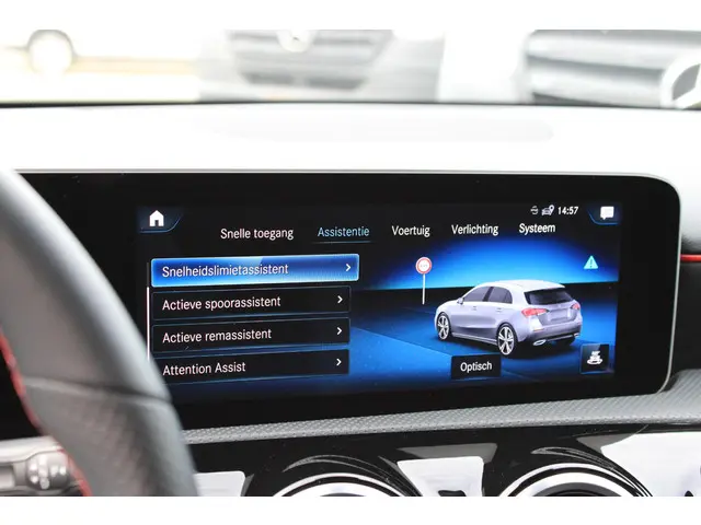 Mercedes-Benz A-Klasse 180 AMG 2019 Benzine 7