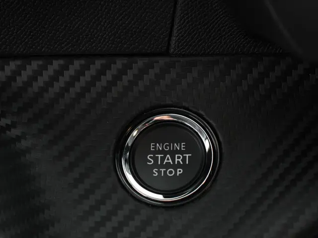 Peugeot 208 1.2 PureTech 100pk Allure Pack 2023 Benzine 17