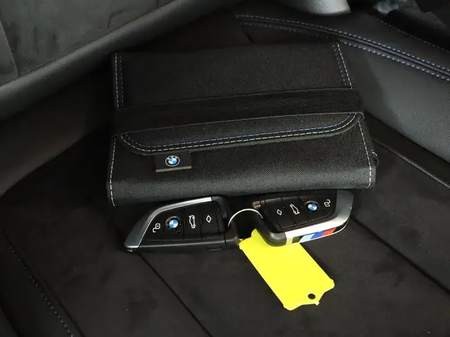 BMW 3 Serie 330e 2024 Hybride Benzine 9