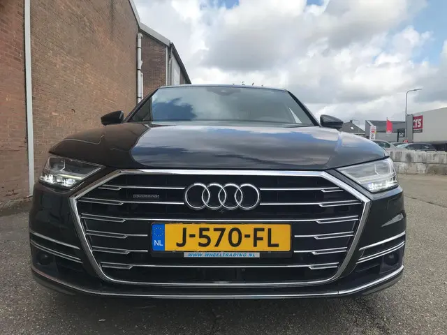 Audi A8 2