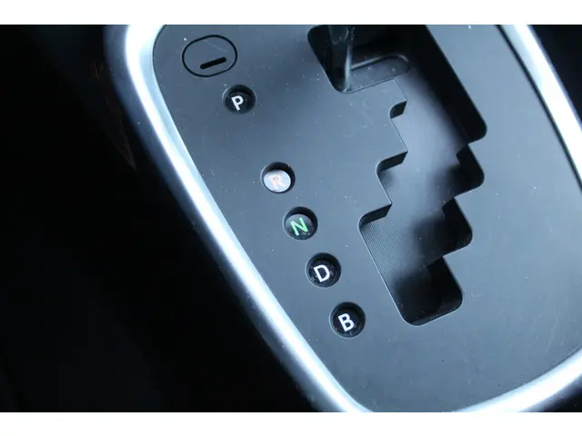 Toyota Yaris 1.5 Hybrid Trend 2015 Hybride Benzine 25