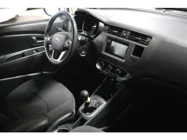 Kia Rio 1.2 CVVT Plus Pack / Velg / WHITE PACK ! ! 2012 Benzine 4