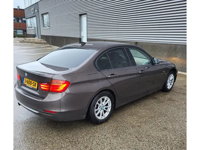 BMW 3 Serie 320 I Hi executive modern 2015 Benzine 10