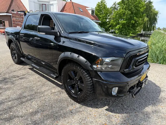 Dodge Ram Pick-Up 2