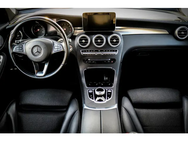 Mercedes-Benz GLC 250 4MATIC 2018 Benzine 2