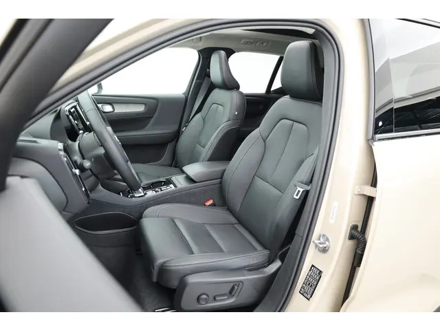 Volvo XC40 3