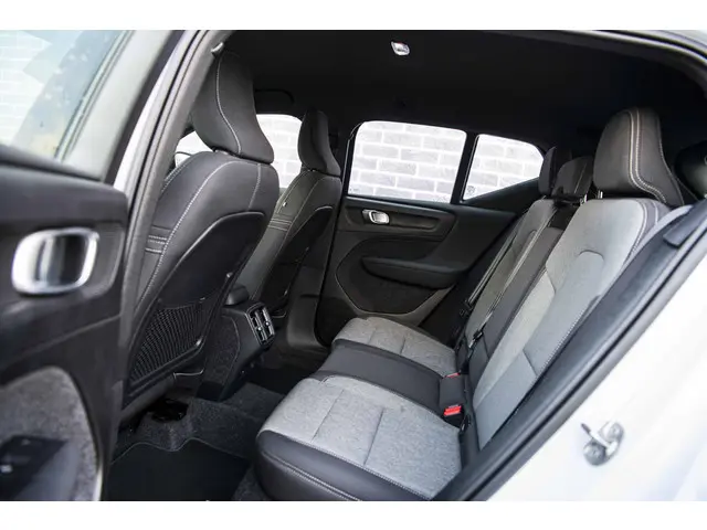 Volvo XC40 2.0 B4 Plus Dark 2025 Benzine 8