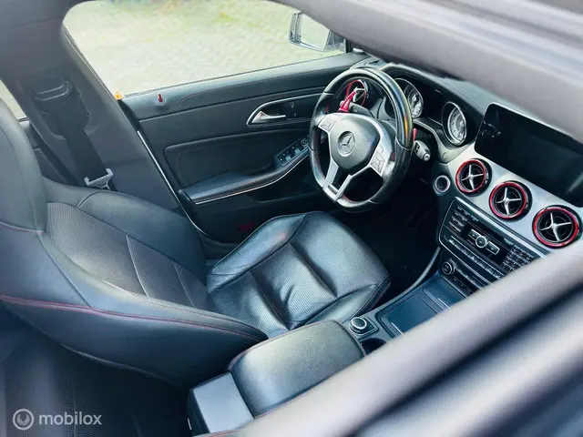 Mercedes-Benz CLA 250 Edition 1 2013 Benzine 23