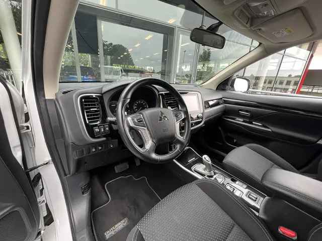 Mitsubishi Outlander 2.4 PHEV Pure 2020 Hybride Benzine 24