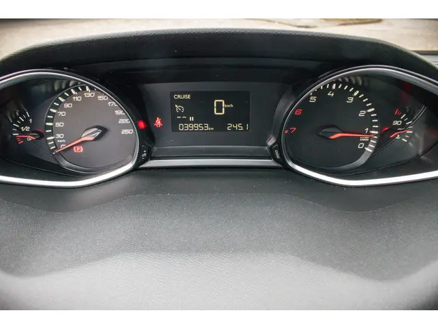 Peugeot 308 1.2 PureTech Active 2018 Benzine 9