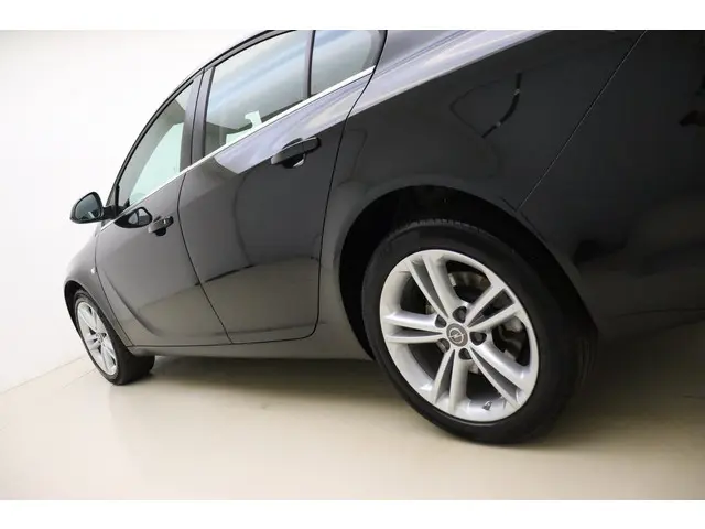 Opel Insignia 1.6 T Edition 2014 Benzine 17