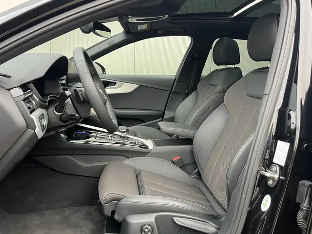 Audi A4 Avant 40 TFSI S-Line Competition 2023 Benzine 16