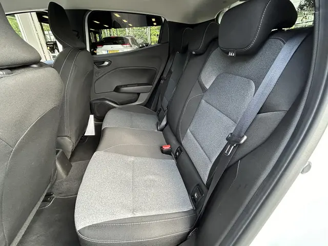 Mitsubishi Colt 1.0T MT Intense 2024 Benzine 8