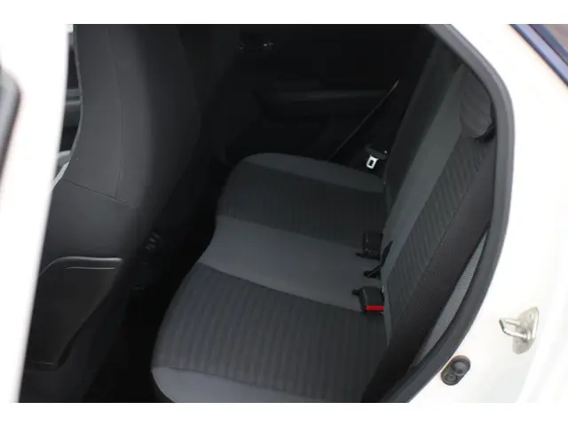 Toyota Aygo 1.0 VVT-i x-play limited 2019 Benzine 8