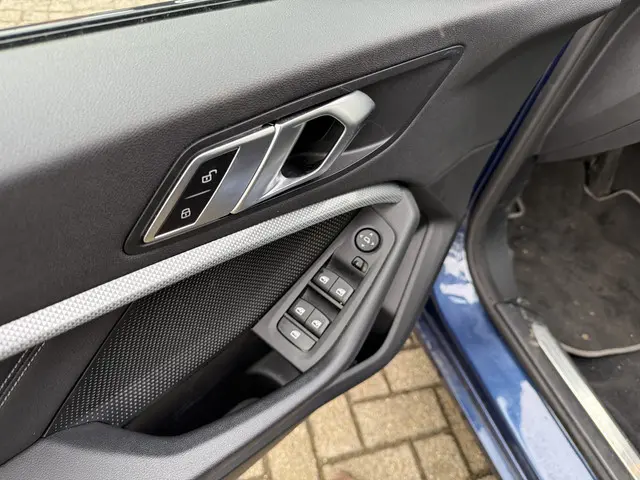 BMW 1 Serie 118i Business Edition 2021 Benzine 12