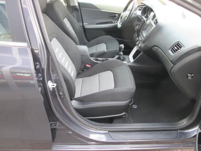 Kia cee'd 1.6 GDI 20th Anniversary 2013 Benzine 16