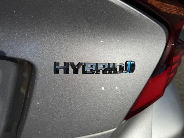 Toyota C-HR 1.8 Hybrid Executive 2020 Hybride Benzine 32