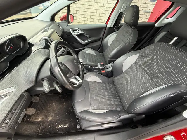 Peugeot 2008 1.2 PureTech Allure 2019 Benzine 8