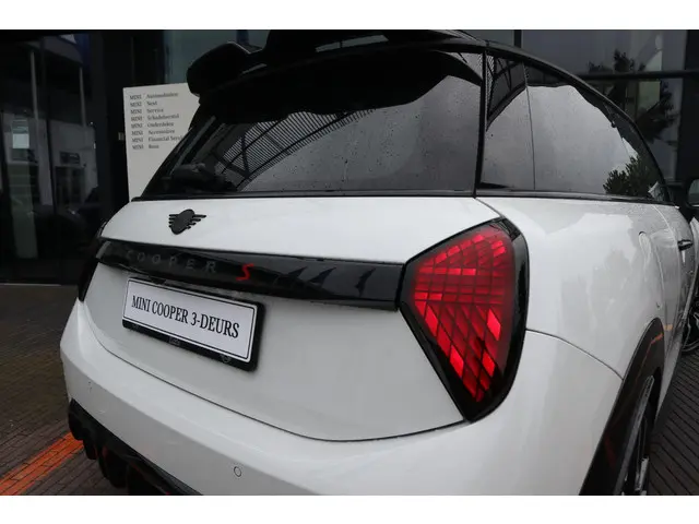 MINI 3-Deurs Cooper S 2024 Benzine 12