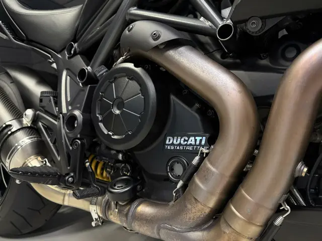 Ducati Diavel Dark Stealth 2019 Benzine 5