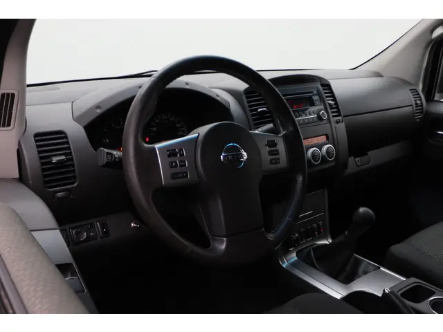 Nissan Navara 2.5 dCi SE King Cab 2014 Diesel 34