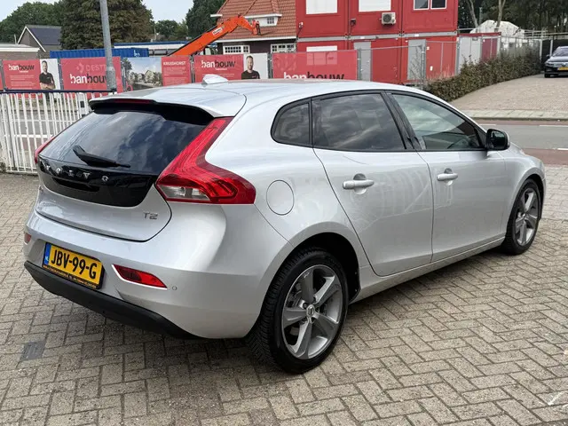 Volvo V40 2.0 T2 Momentum 2018 Benzine 6