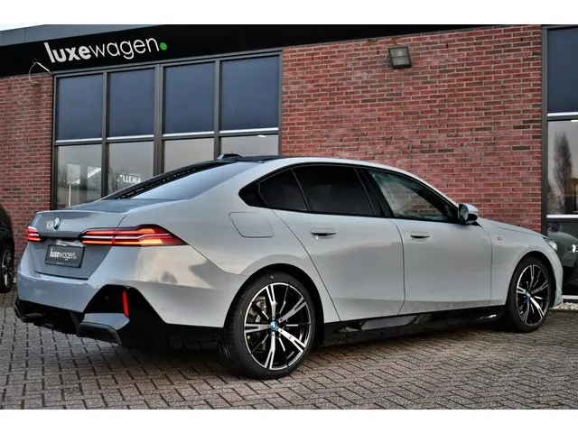BMW 5 Serie 530e M-Sport 2024 Hybride Benzine 33