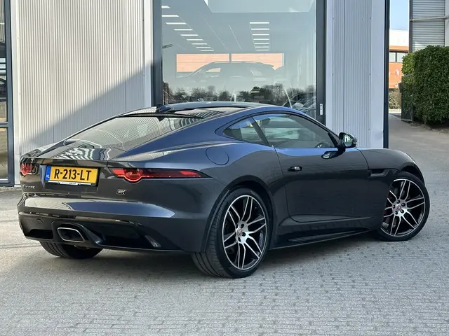 Jaguar F-Type P300 RWD R-Dynamic 2020 Benzine 2