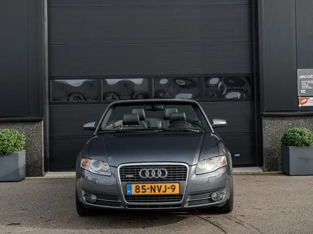 Audi A4 Cabriolet 3.2 FSI Pro Line 2006 Benzine 2