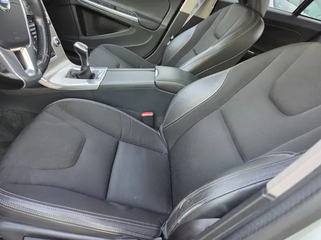 Volvo S60 2.0 T3 Momentum rijdt super 2016 Benzine 7