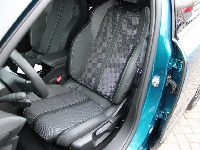 Peugeot 2008 1.2 Hybrid 145 GT 2026 Hybride Benzine 7