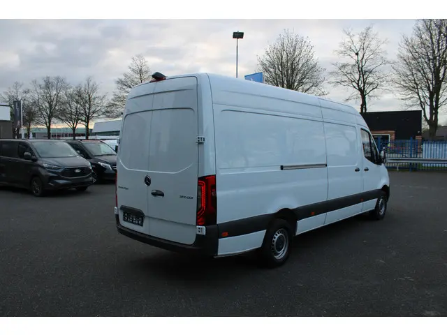 Mercedes-Benz Sprinter 2