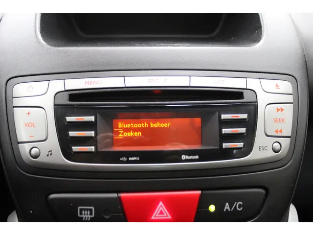 Peugeot 107 1.0 Envy 2013 Benzine 13