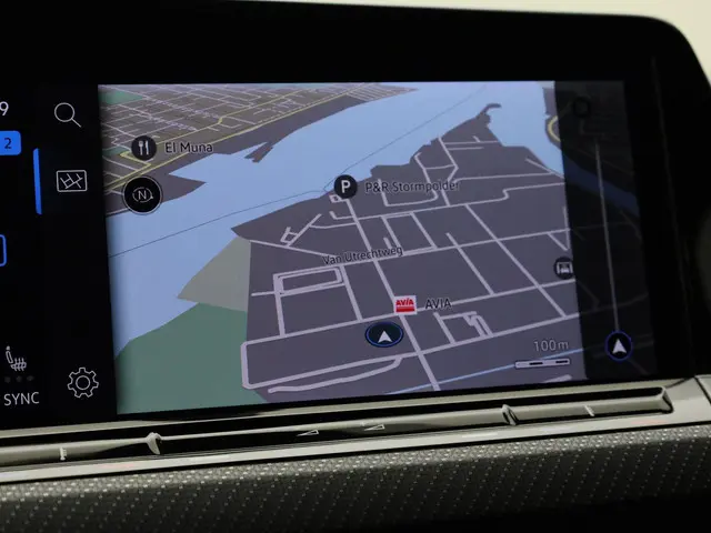 Volkswagen Golf 1.5 eTSI 130pk DSG R-Line 2024 Benzine 22