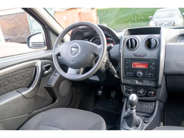 Dacia Duster 1.2 TCe 4x2 Lauréate 2015 Benzine 41