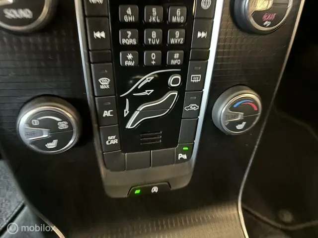 Volvo V40 2.0 T2 R-Design 2019 Benzine 28