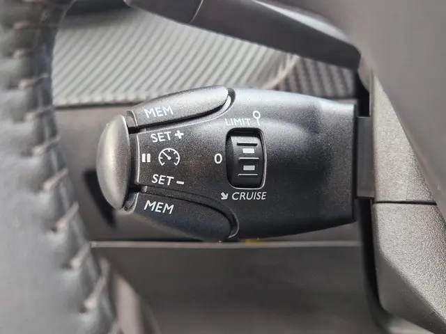 Peugeot 208 1.2 PureTech 100 Allure 2023 Benzine 18