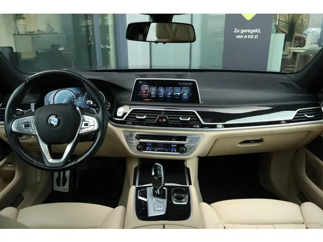 BMW 7 Serie 750i xDrive High Executive 2016 Benzine 16