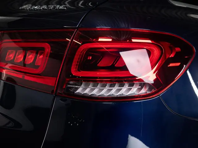 Mercedes-Benz GLC 300e 4MATIC 2020 Hybride Benzine 11