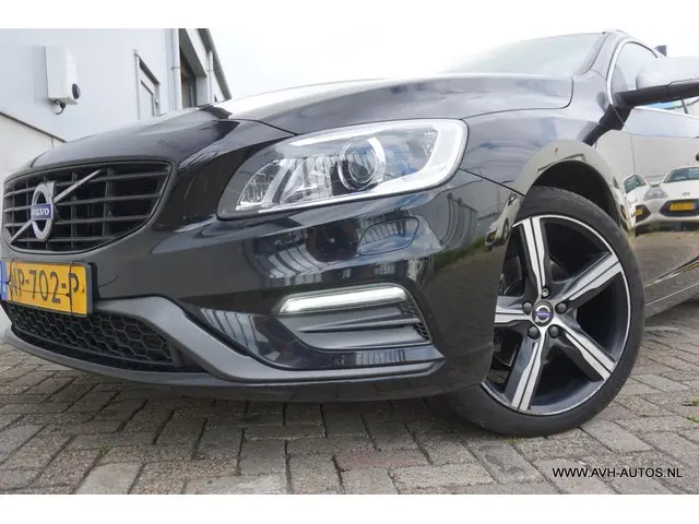 Volvo V60 2.0 T3 Summum 2017 Benzine 12