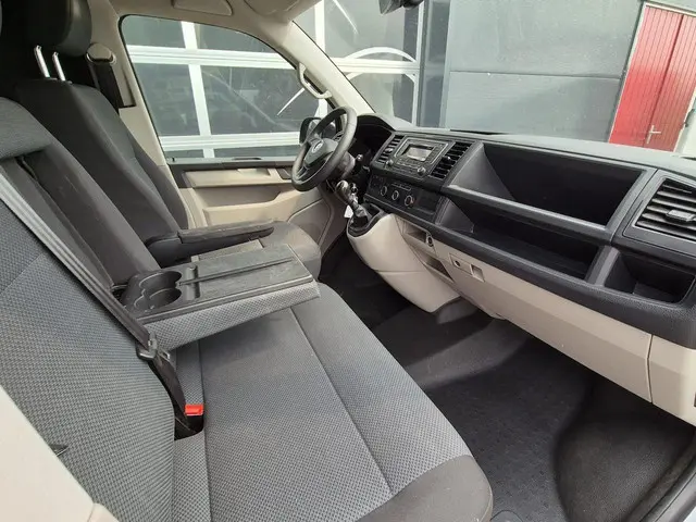 Volkswagen Transporter 2.0 TDI L2H1 2017 Diesel 19