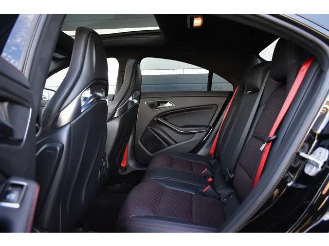 Mercedes-Benz CLA AMG 45 4MATIC 2018 Benzine 12