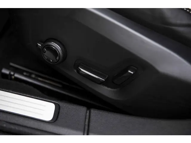 Volvo V60 2.0 B4 Plus Dark 2023 Benzine 8