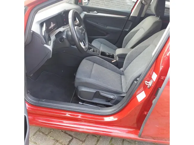 Volkswagen Golf 1.5 TSI Life Business 2022 Benzine 24