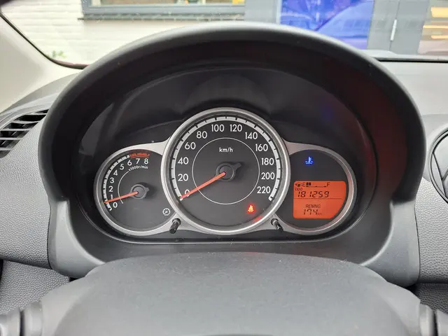 Mazda 2 1.3 Hanabi 2013 Benzine 8