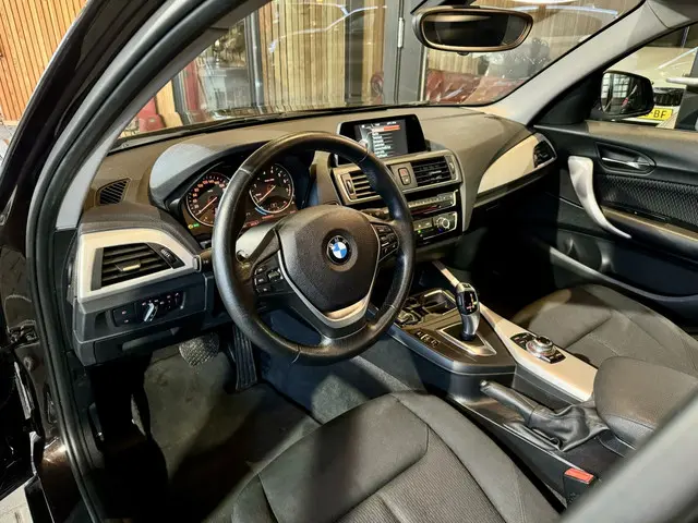 BMW 1 Serie 118i Bruin Metallic, automaat 2015 Benzine 13