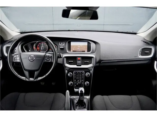 Volvo V40 2.0 T3 153 pk NORDIC BUSINESS 2018 Benzine 9